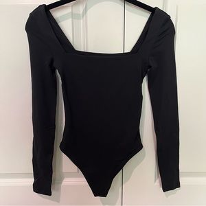 Aritzia Contour Squareneck Longsleeve Bodysuit